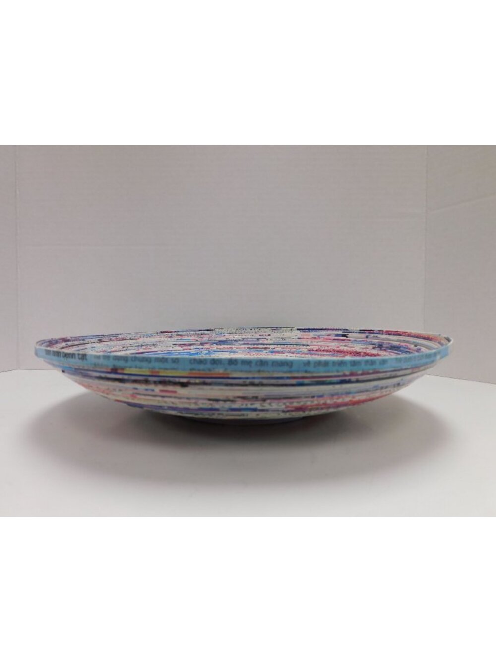 Vtg recycled 11 x 2.5" Magazine Colored Basket Bowl DW827